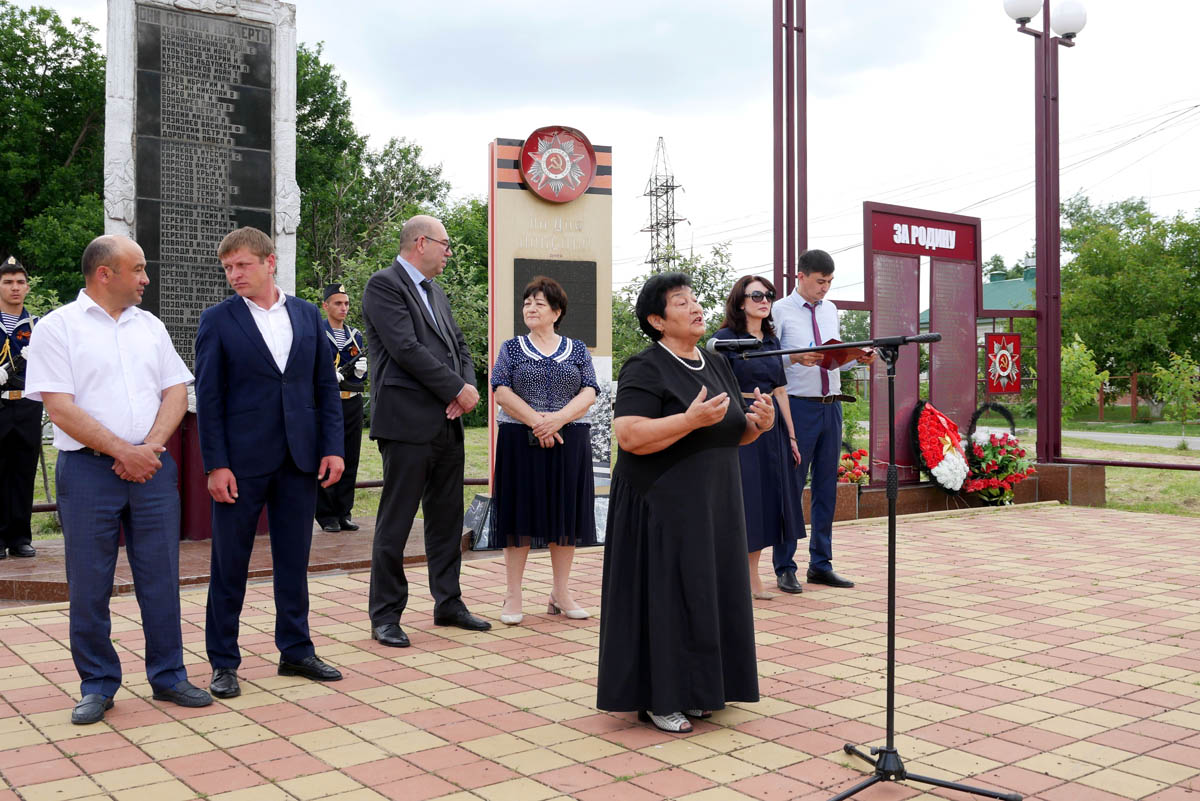 Поселок эркен шахар. Эркен Шахарское сельское поселение руководитель. Эркен Шахар ресторан. Дрожжи Эркен Шахарский. 22 Июня 12.15 минута молчания.